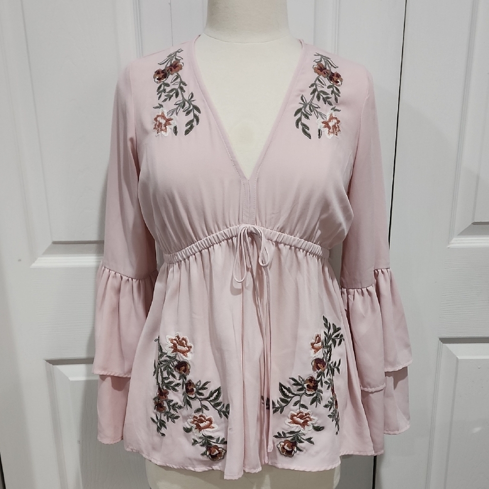GB Girls Womens Pink Bell Sleeve Blouse with Embroidered Details Size Small